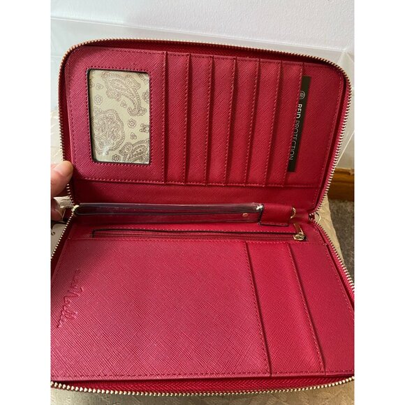 NEW Simply Noelle RFID Red Wallet Wristlet Card Slots ID Window Zipper Pockets - Picture 4 of 9